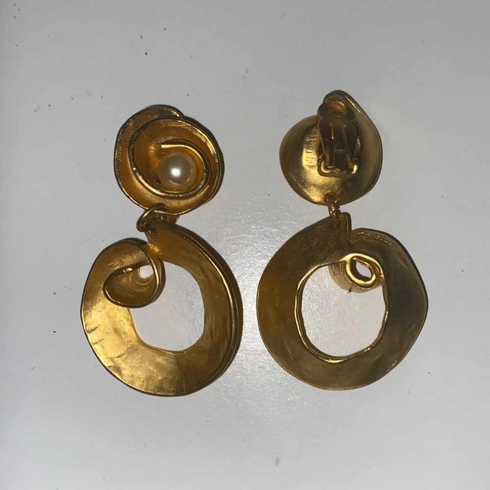 Vintage 80s gold tone Clip on earrings